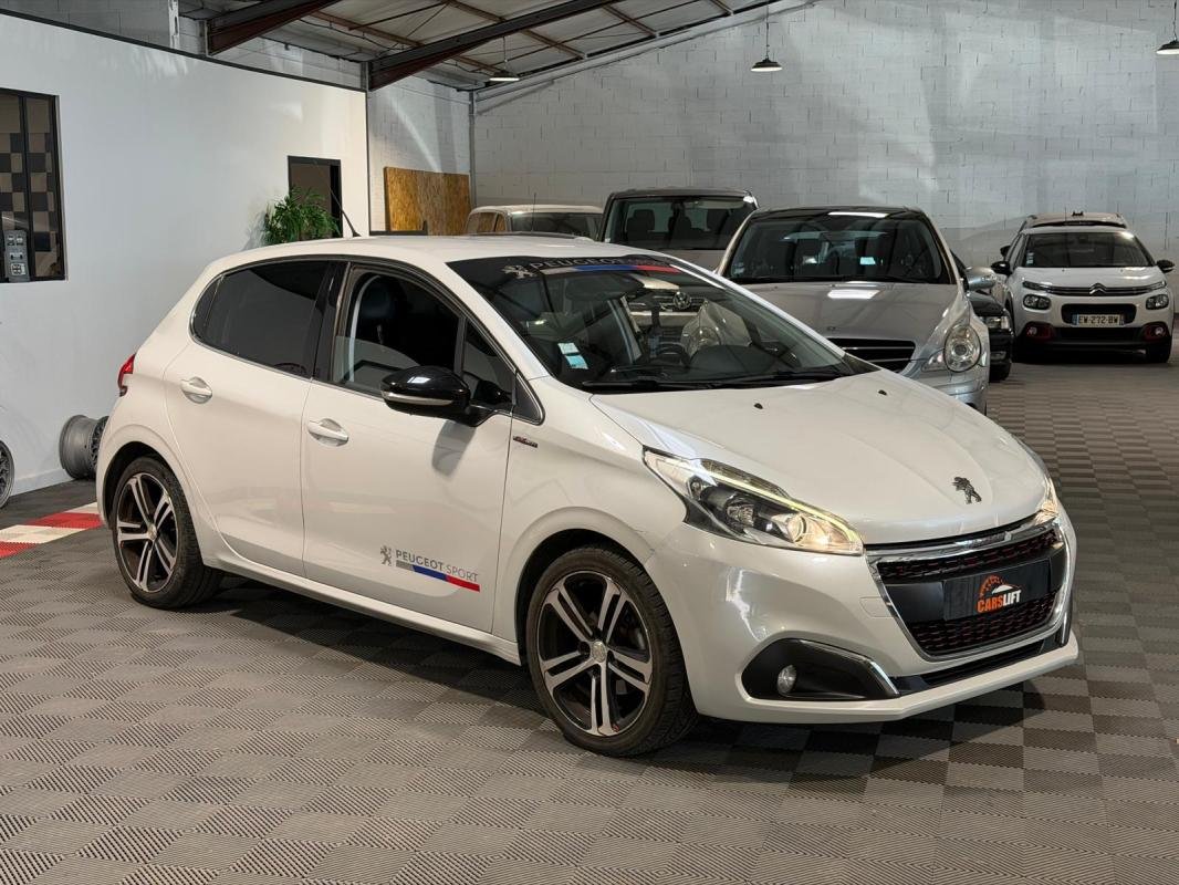 Peugeot 208 - Photo 1