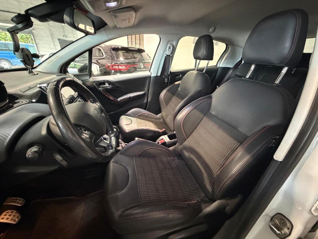 Peugeot 208 - Photo 11