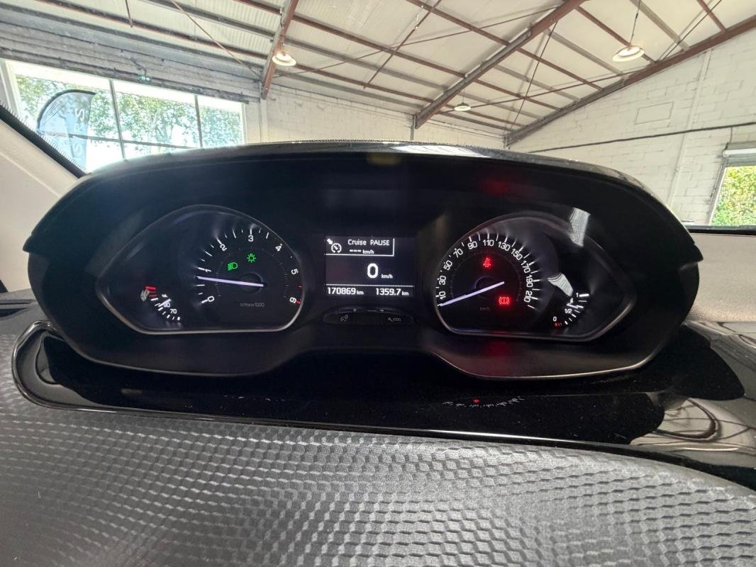 Peugeot 208 - Photo 14