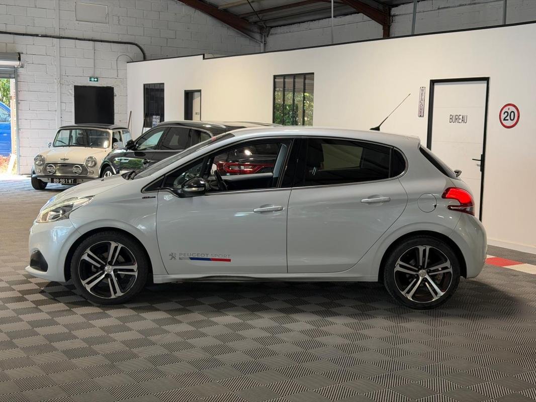 Peugeot 208 - Photo 8