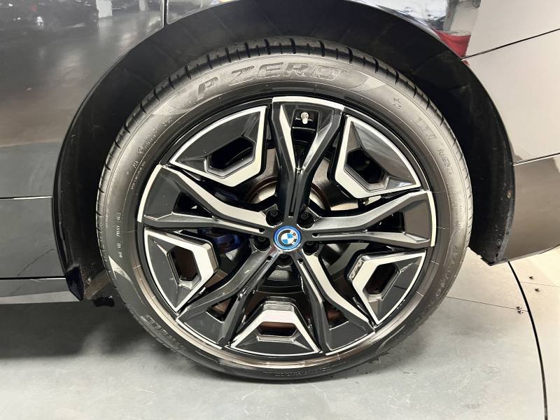 BMW ix - Photo 17