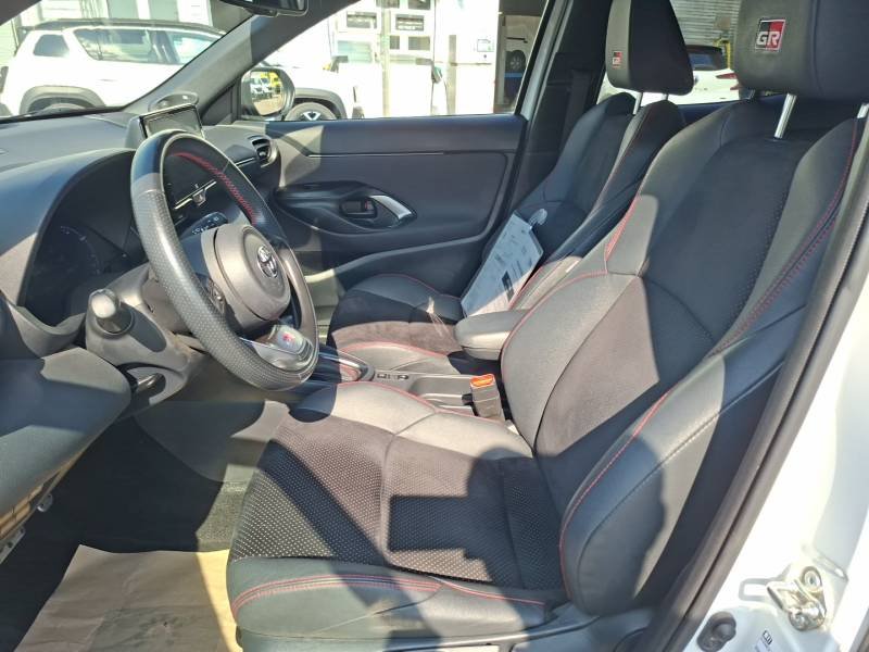 Toyota Yaris - Photo 11