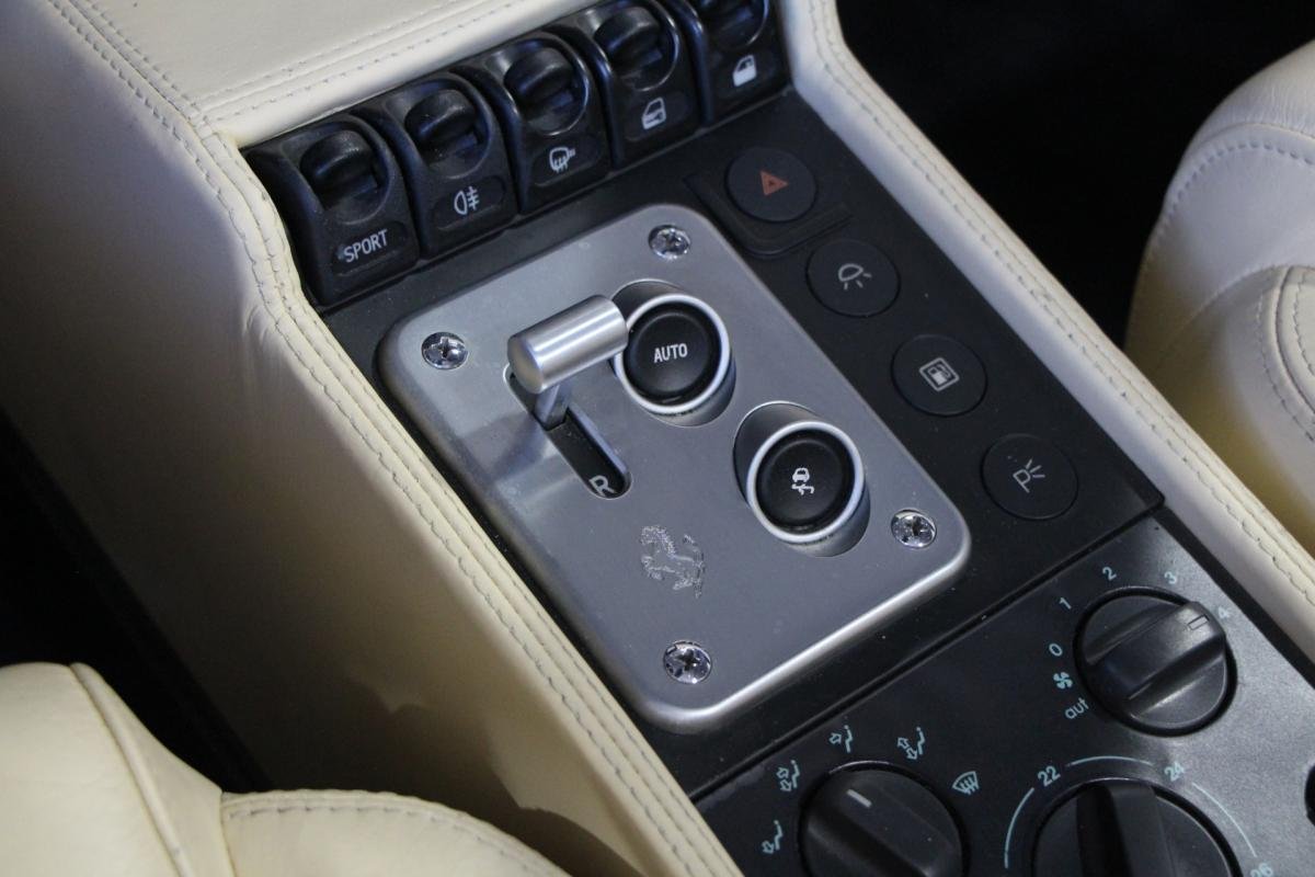Ferrari F355 - Photo 21