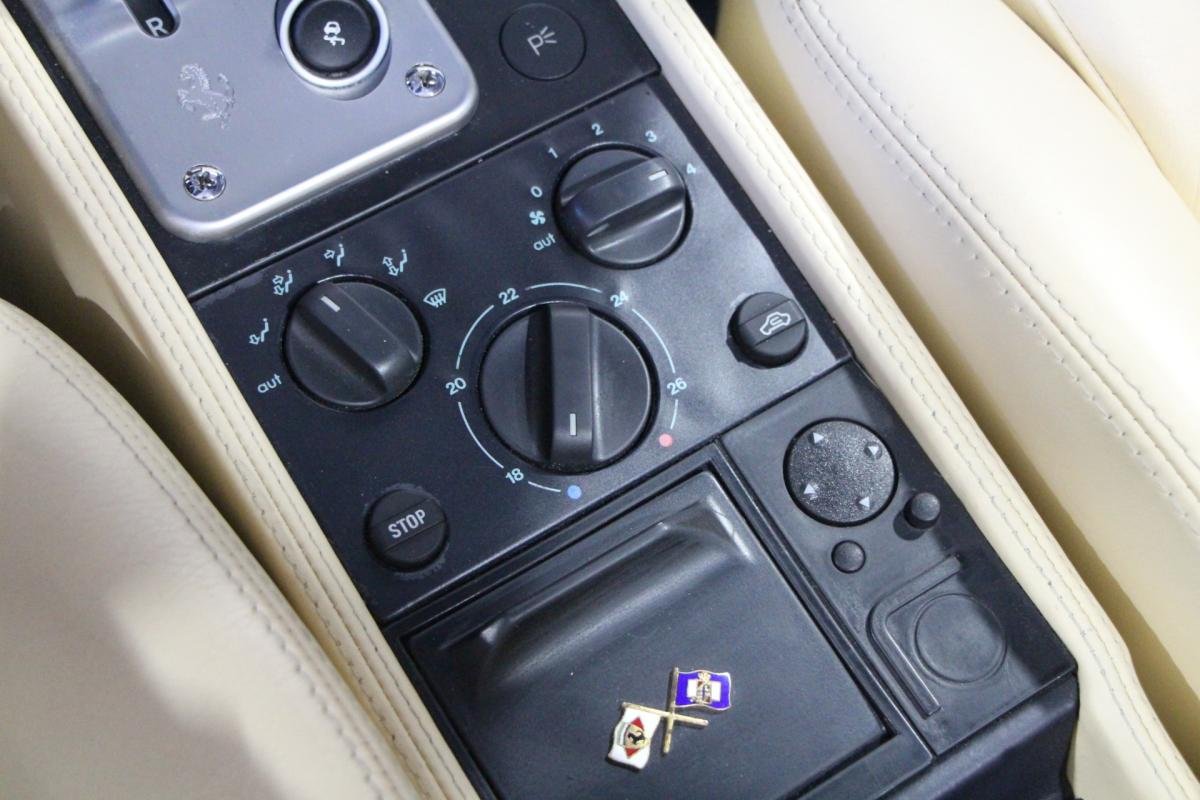 Ferrari F355 - Photo 22