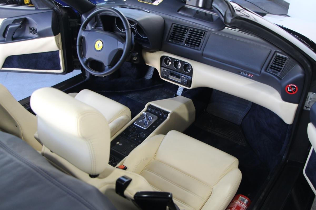 Ferrari F355 - Photo 30