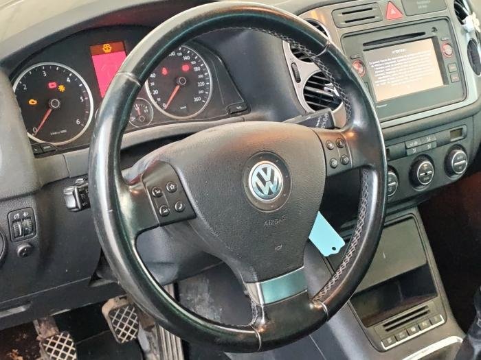 Volkswagen Tiguan - Photo 11