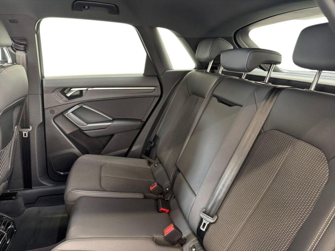 Audi Q3 - Photo 23