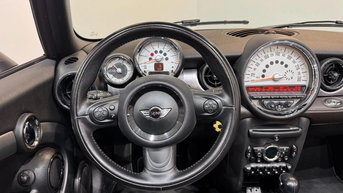 Mini Cabrio - Photo 16