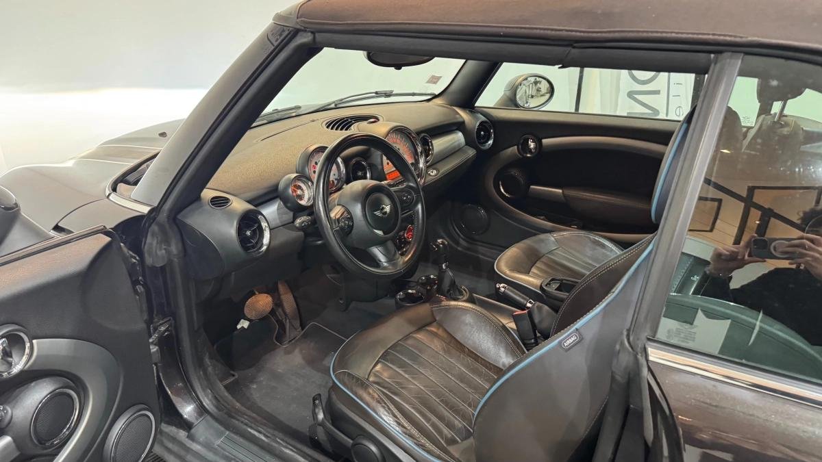 Mini Cabrio - Photo 10
