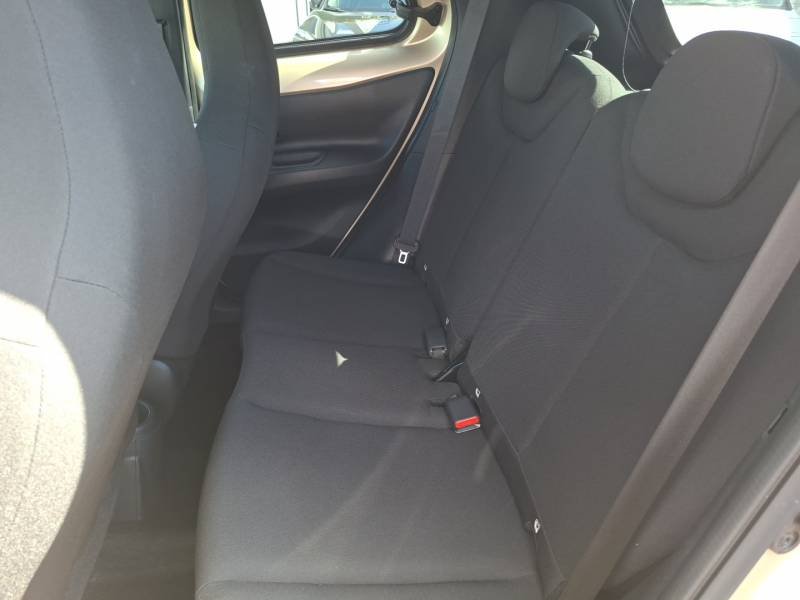 Toyota aygo x - Photo 13