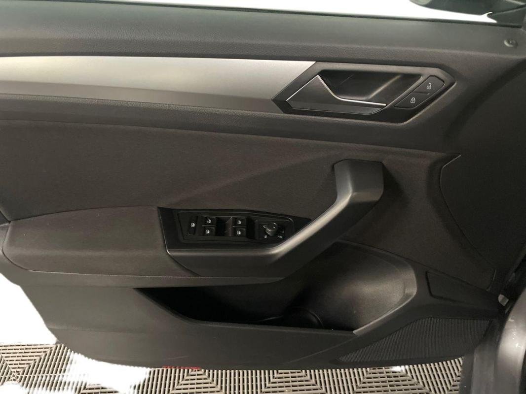 Volkswagen T-Roc - Photo 15