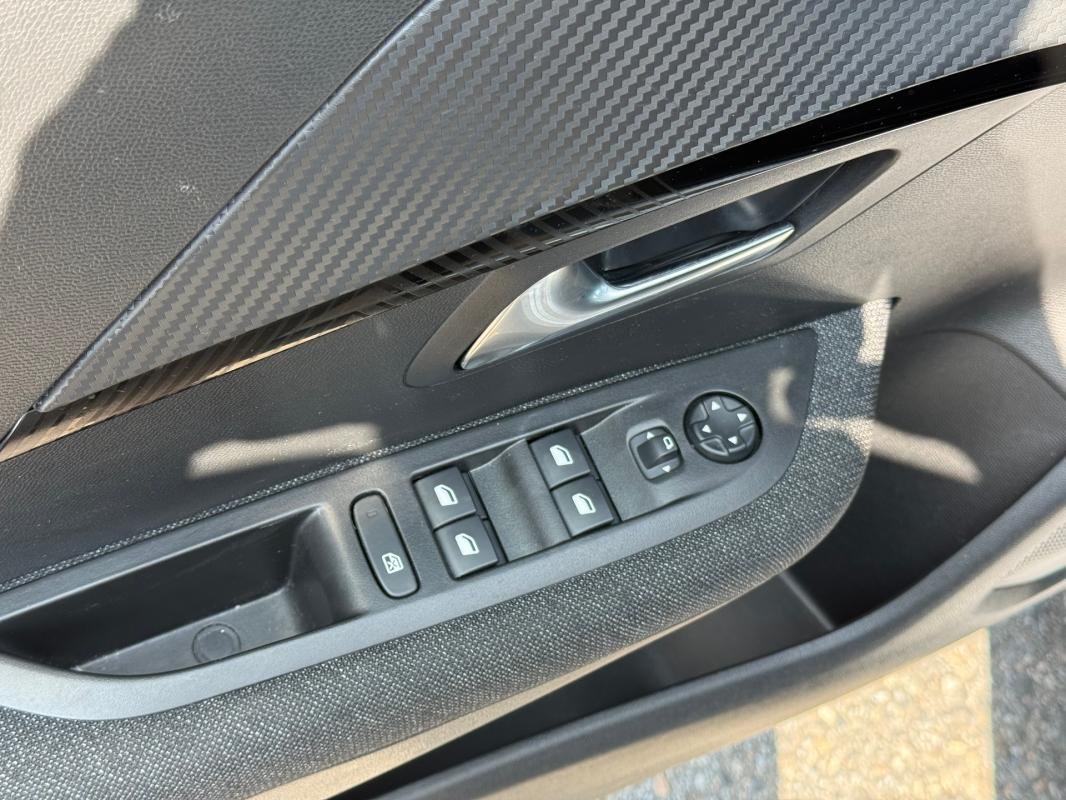 Peugeot 208 - Photo 8