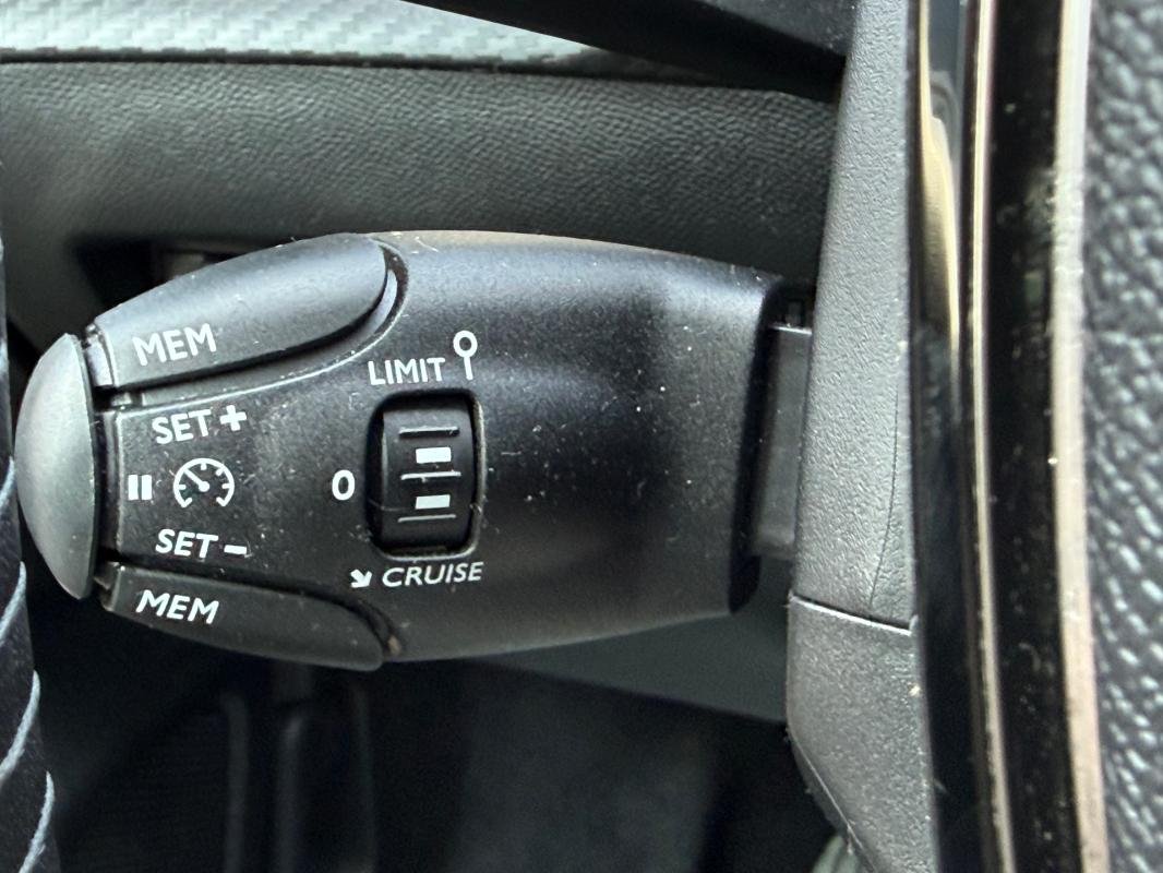 Peugeot 208 - Photo 10