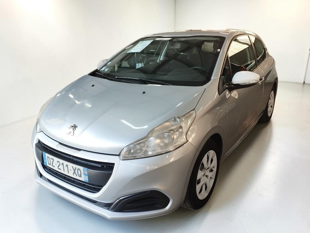 Peugeot 208 - Photo 1