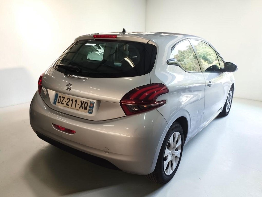 Peugeot 208 - Photo 2