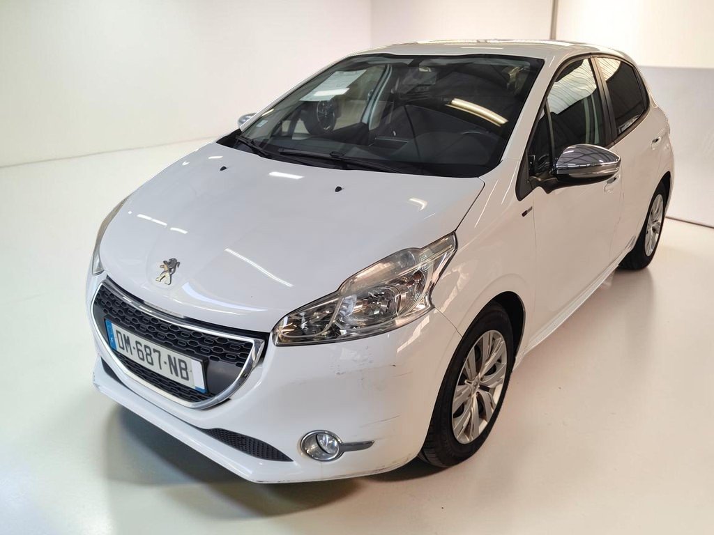 Peugeot 208 - Photo 1
