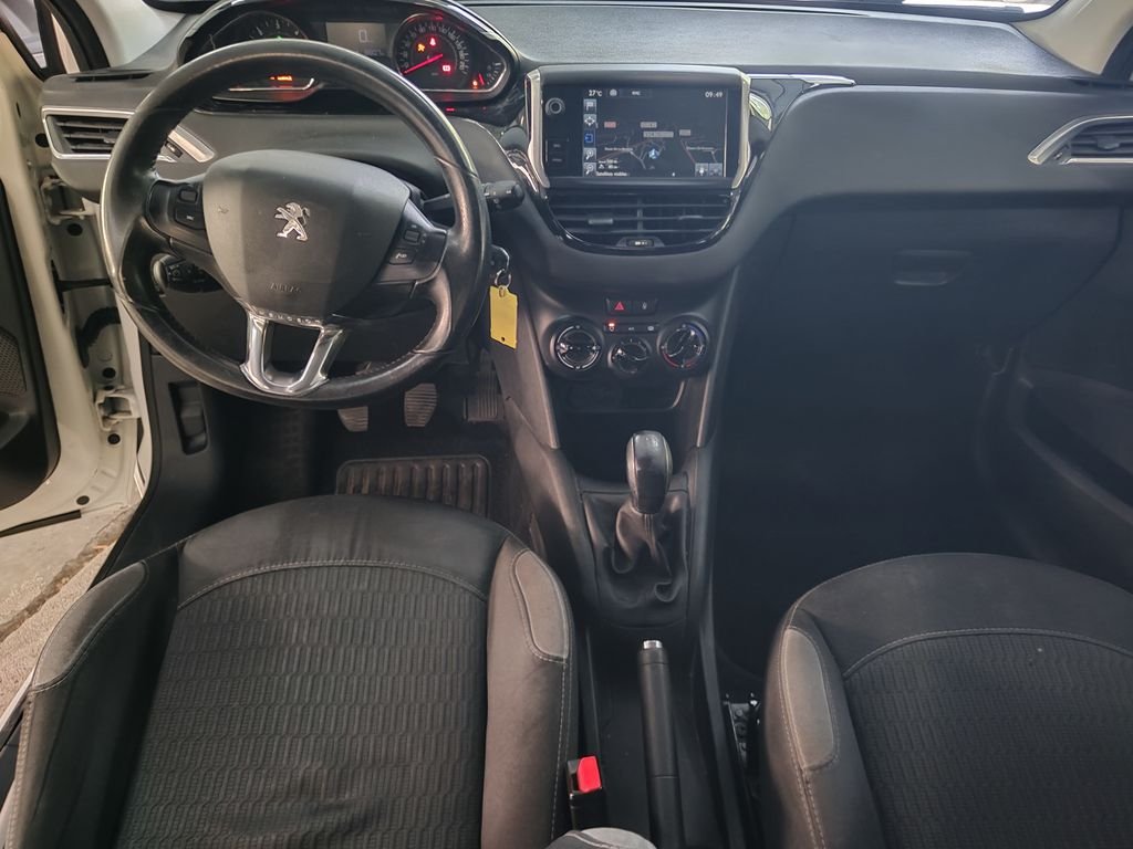 Peugeot 208 - Photo 3