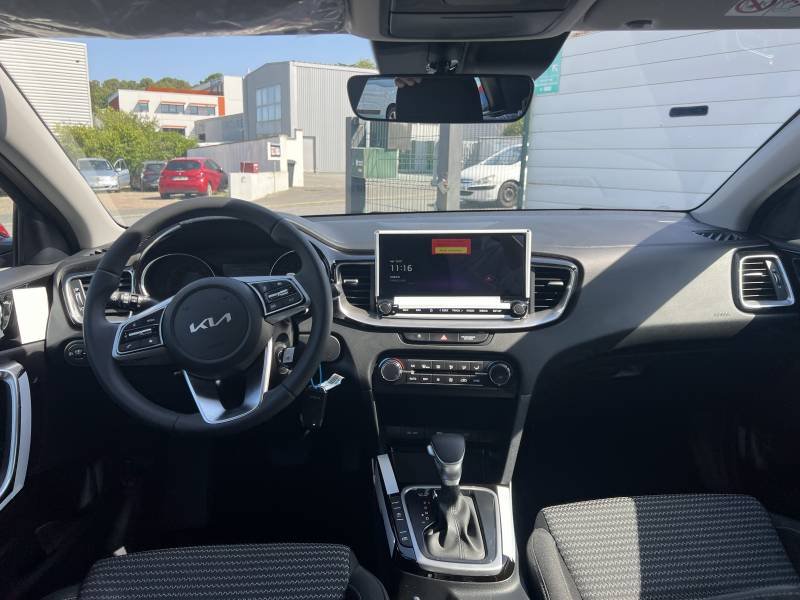 Kia CEED - Photo 25