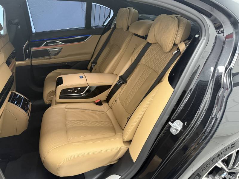 BMW Série 7 - Photo 26