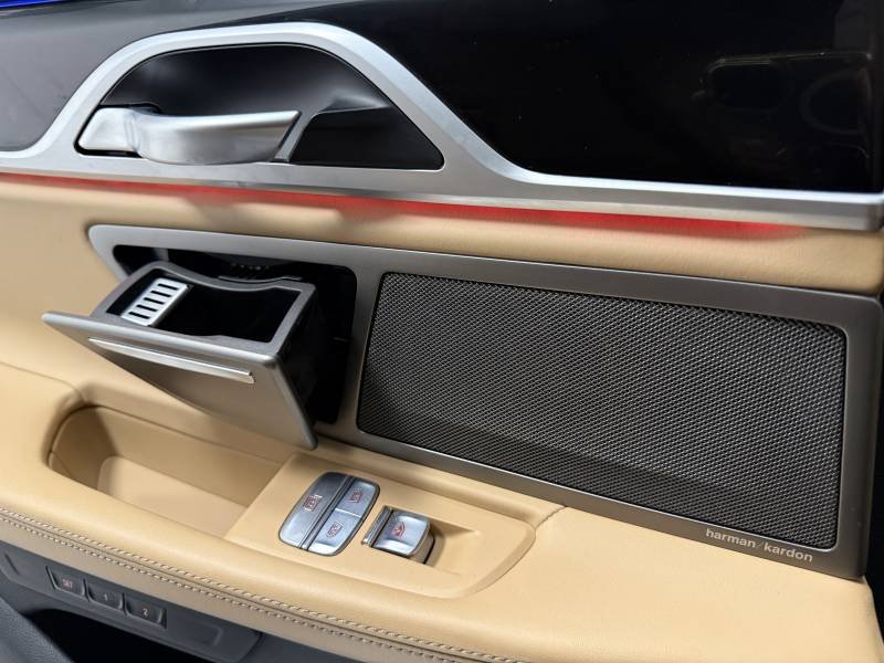 BMW Série 7 - Photo 38