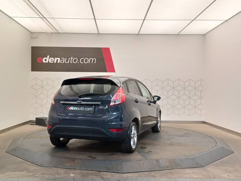 Ford Fiesta - Photo 2