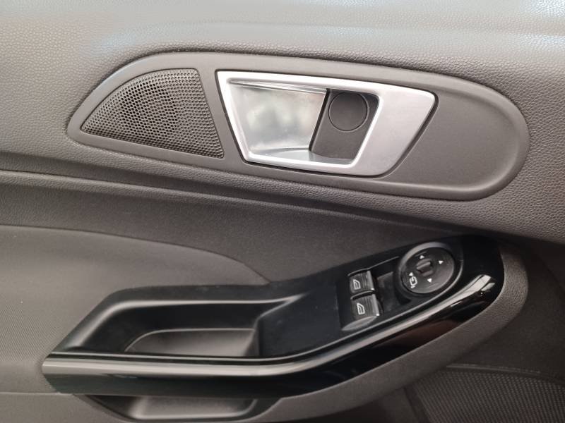 Ford Fiesta - Photo 40