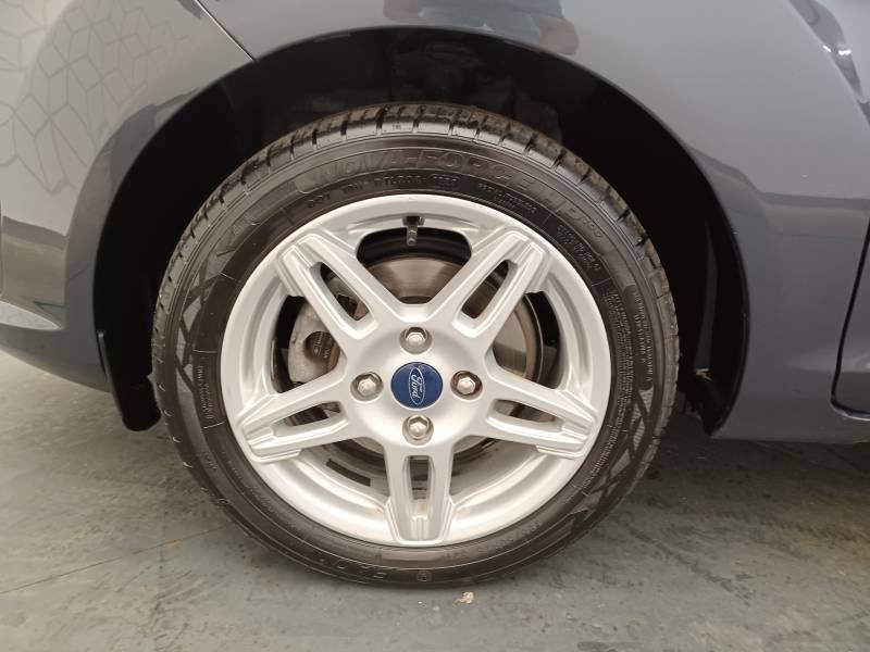 Ford Fiesta - Photo 7