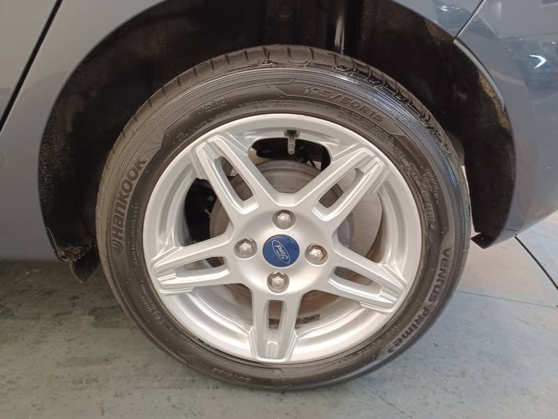Ford Fiesta - Photo 8