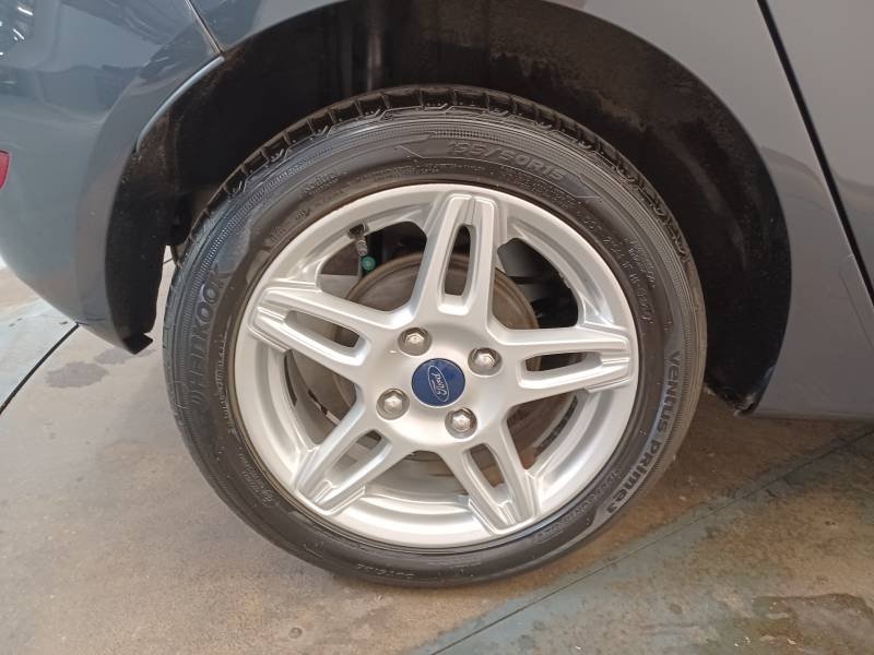 Ford Fiesta - Photo 9