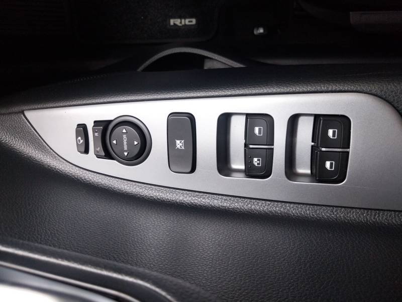 Kia Rio - Photo 27
