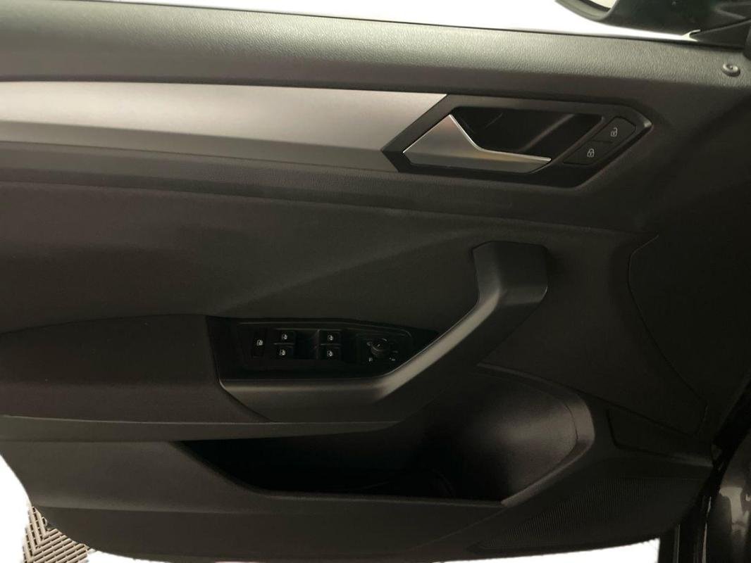Volkswagen T-Roc - Photo 15