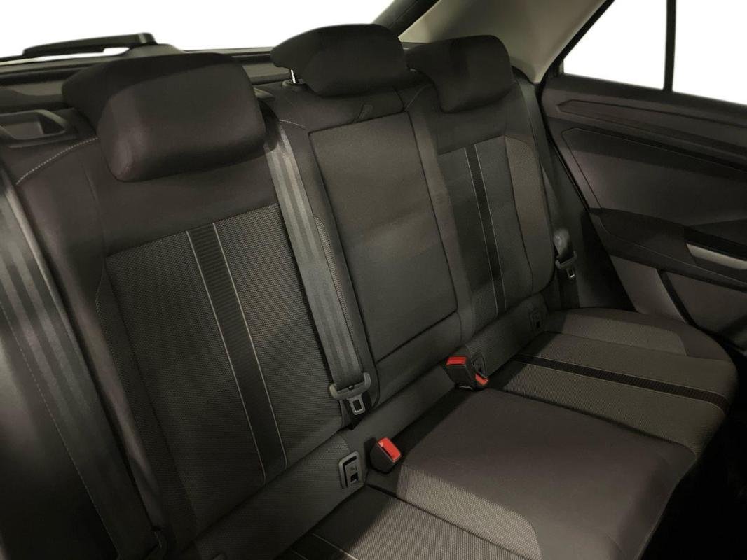 Volkswagen T-Roc - Photo 23