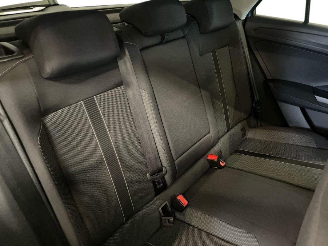 Volkswagen T-Roc - Photo 23