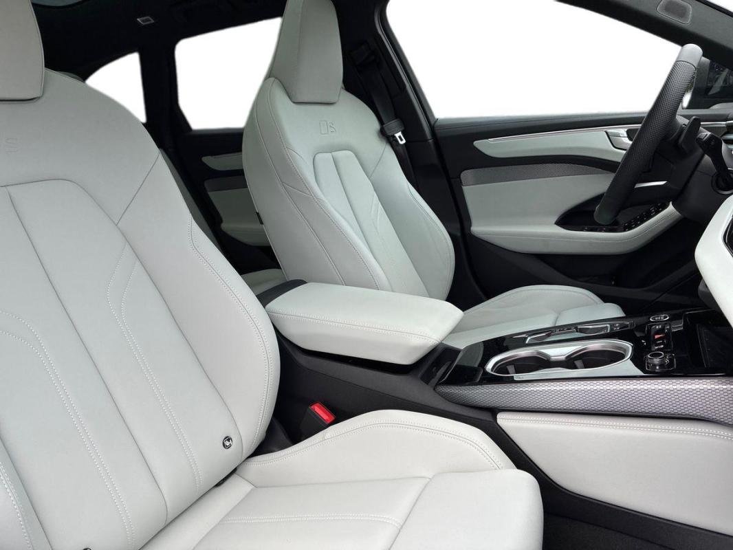 Audi A6 Avant - Photo 13