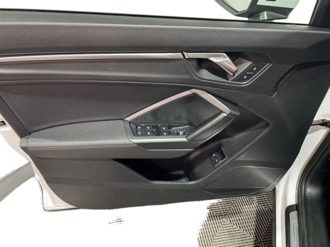 Audi Q3 - Photo 11