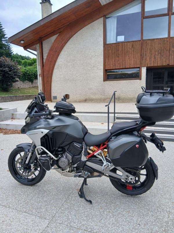 Ducati MULTISTRADA V4 - Photo 1