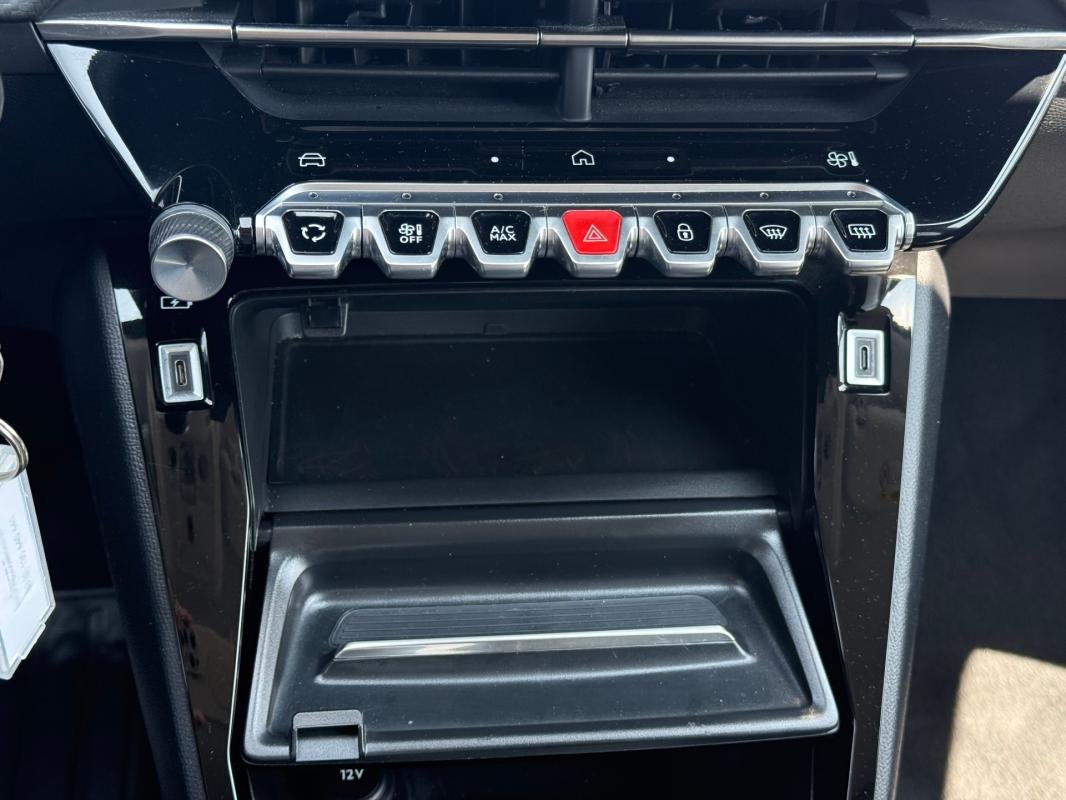 Peugeot 208 - Photo 16