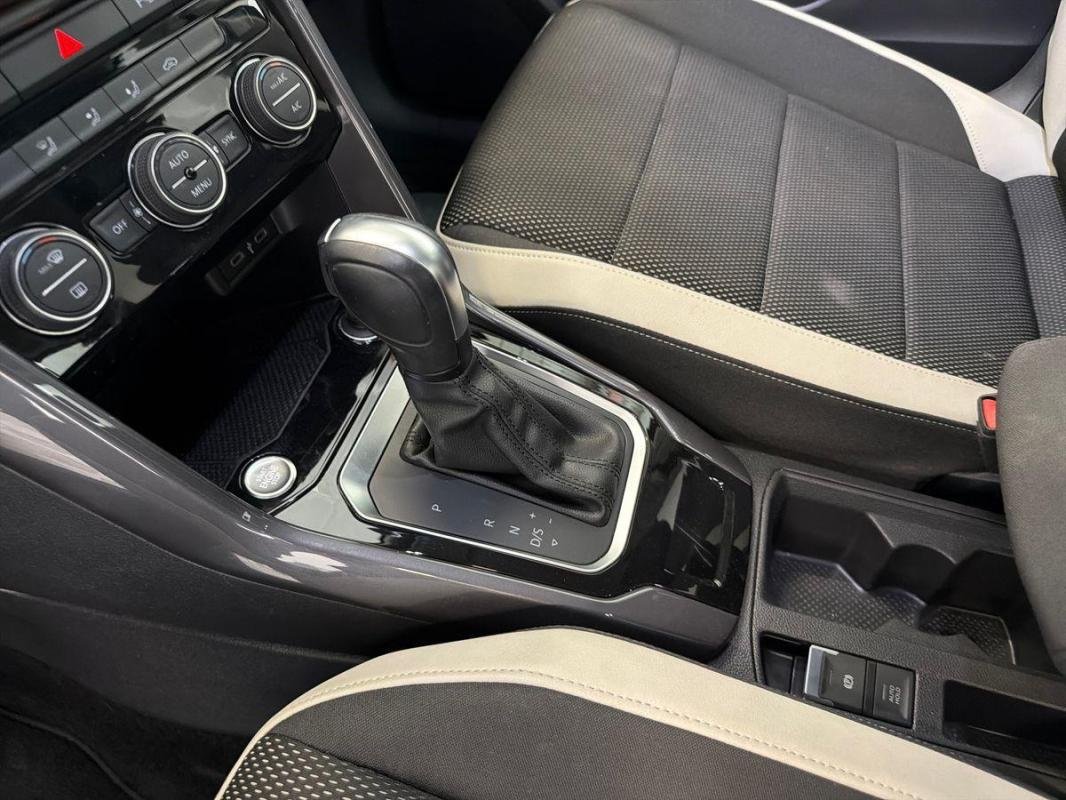 Volkswagen T-Roc - Photo 11
