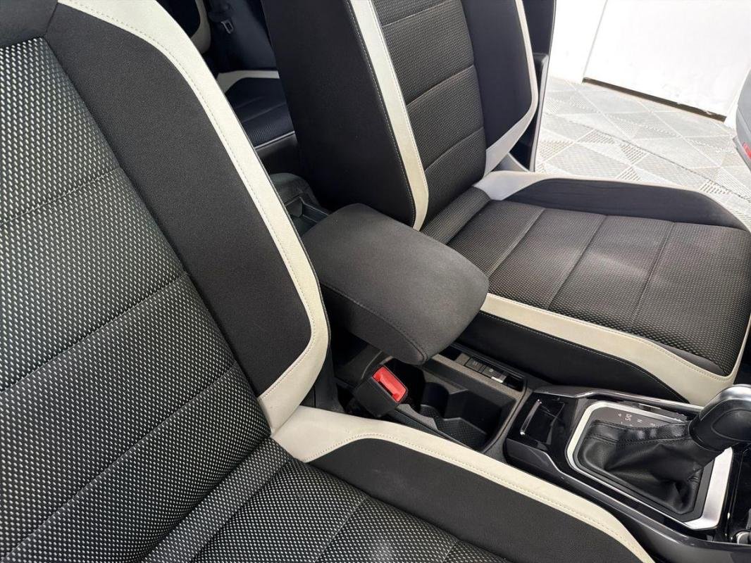 Volkswagen T-Roc - Photo 12