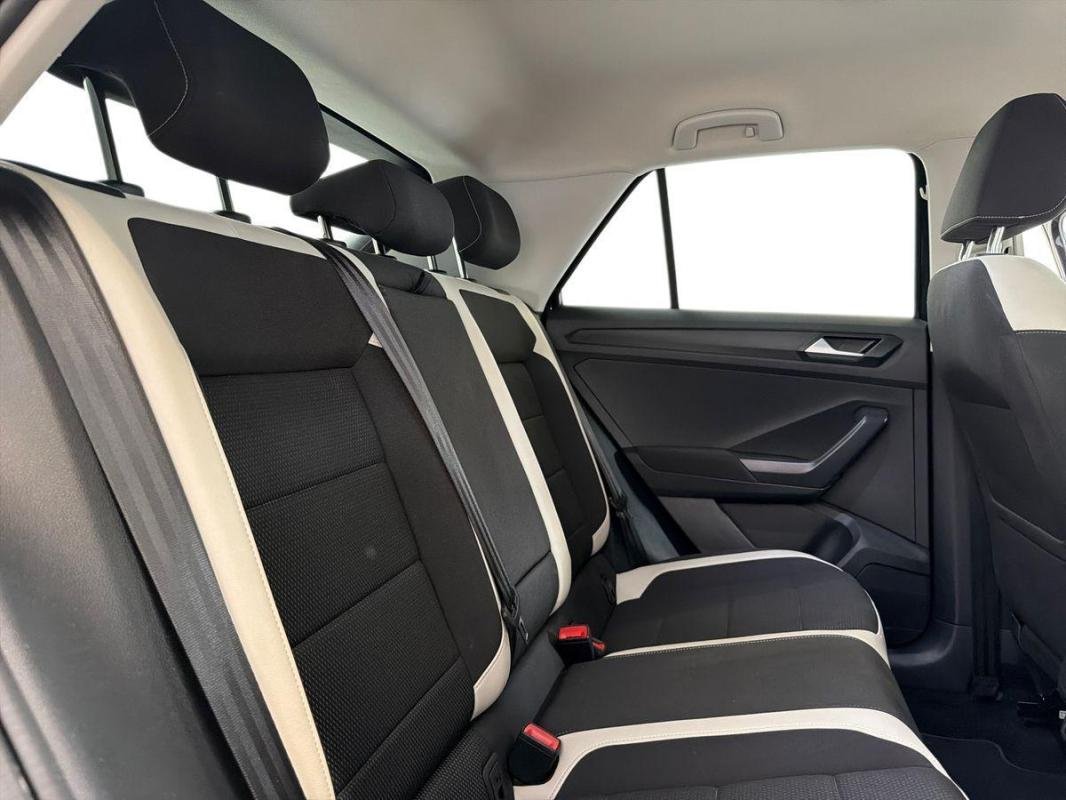 Volkswagen T-Roc - Photo 23