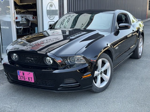 Ford Mustang - Photo 1
