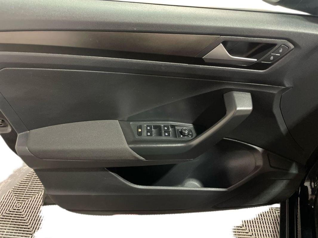 Volkswagen T-Roc - Photo 15