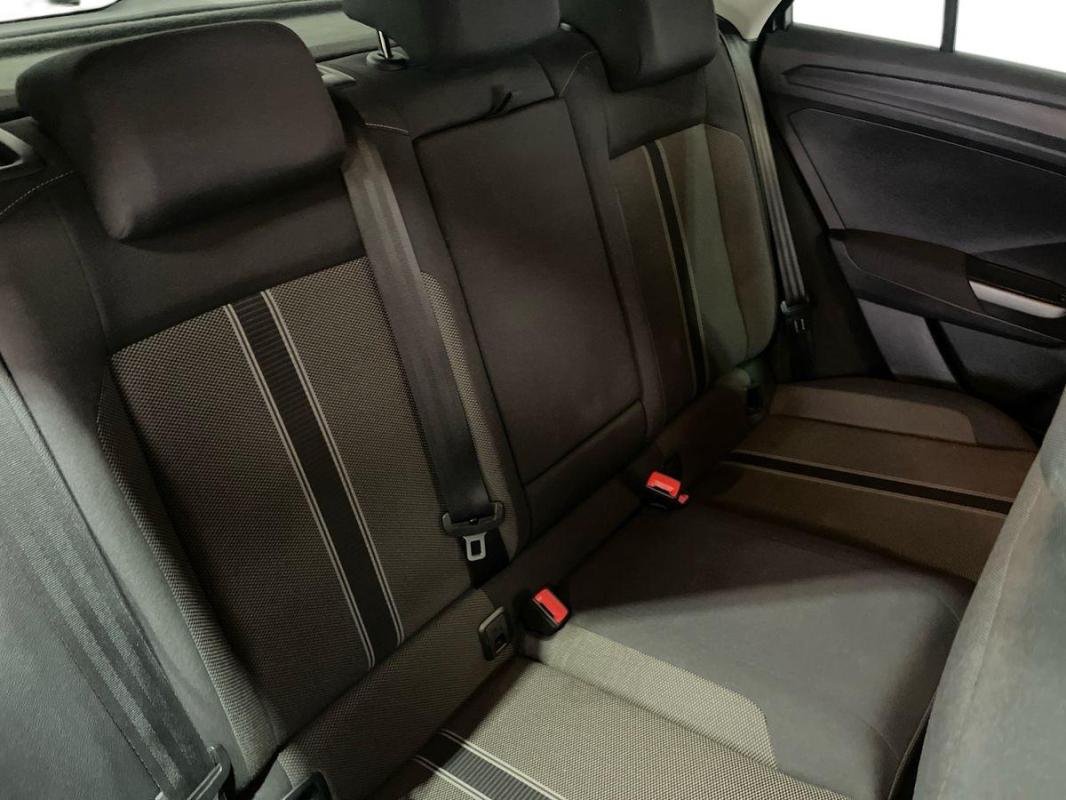 Volkswagen T-Roc - Photo 23