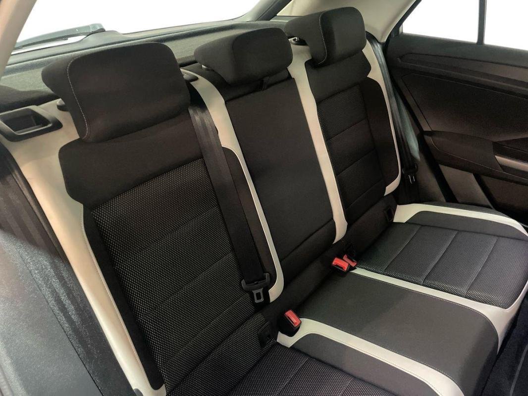 Volkswagen T-Roc - Photo 23