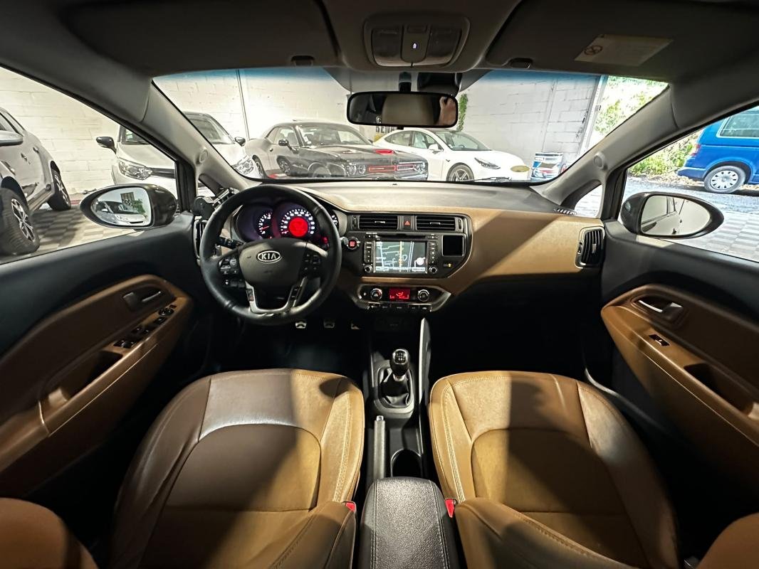 Kia Rio - Photo 11