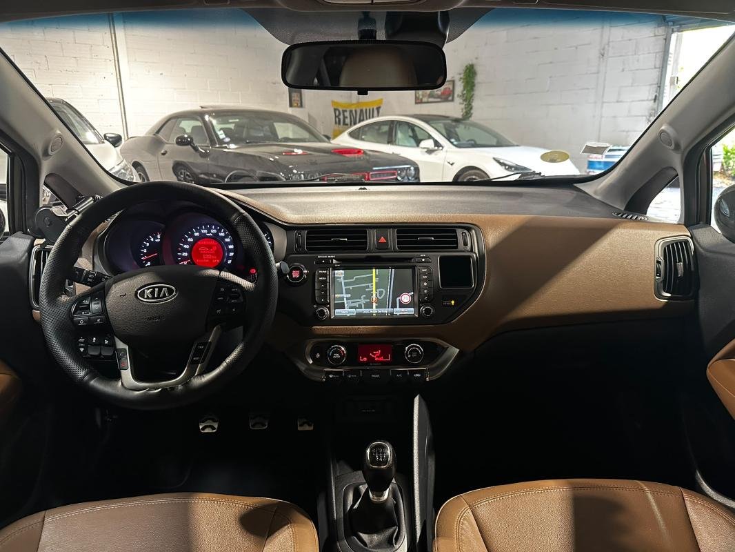 Kia Rio - Photo 12