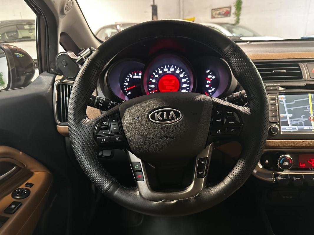 Kia Rio - Photo 13