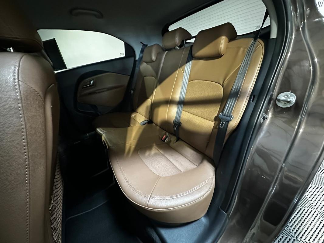 Kia Rio - Photo 17