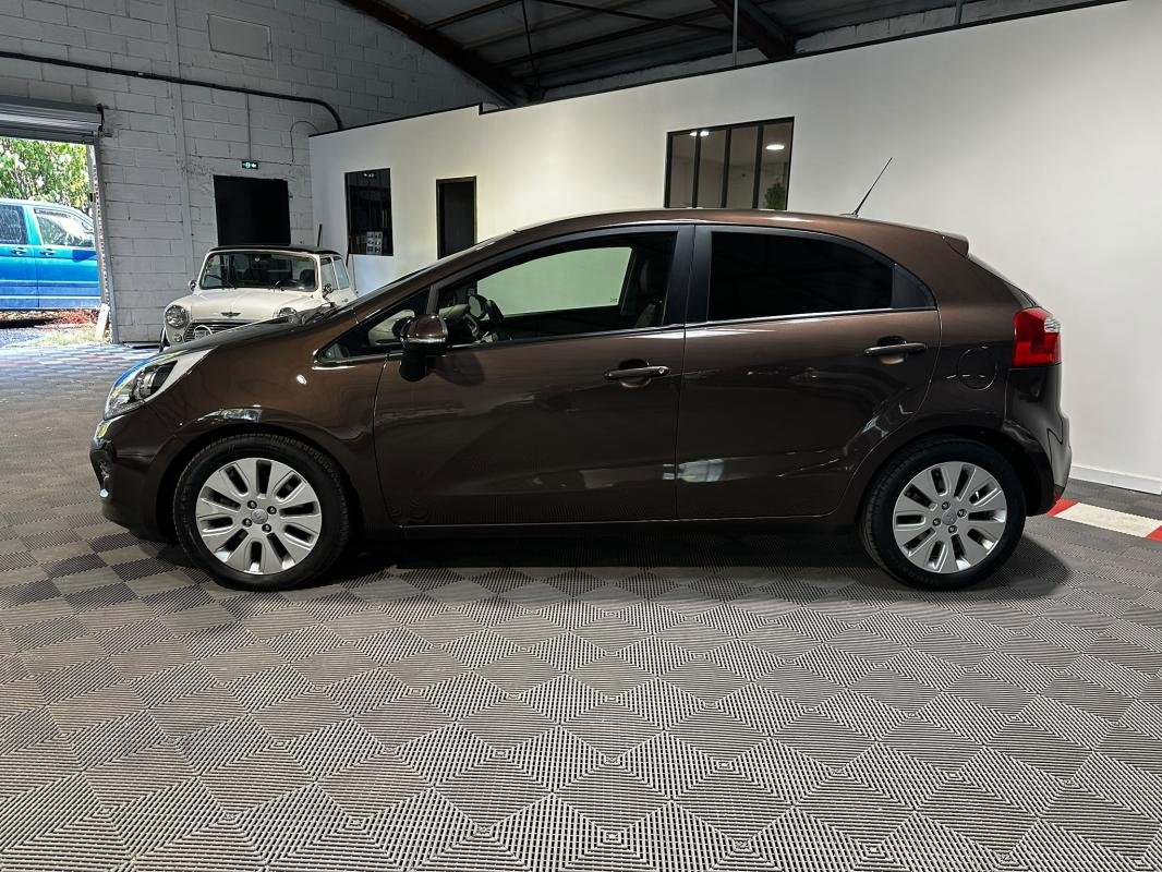Kia Rio - Photo 5