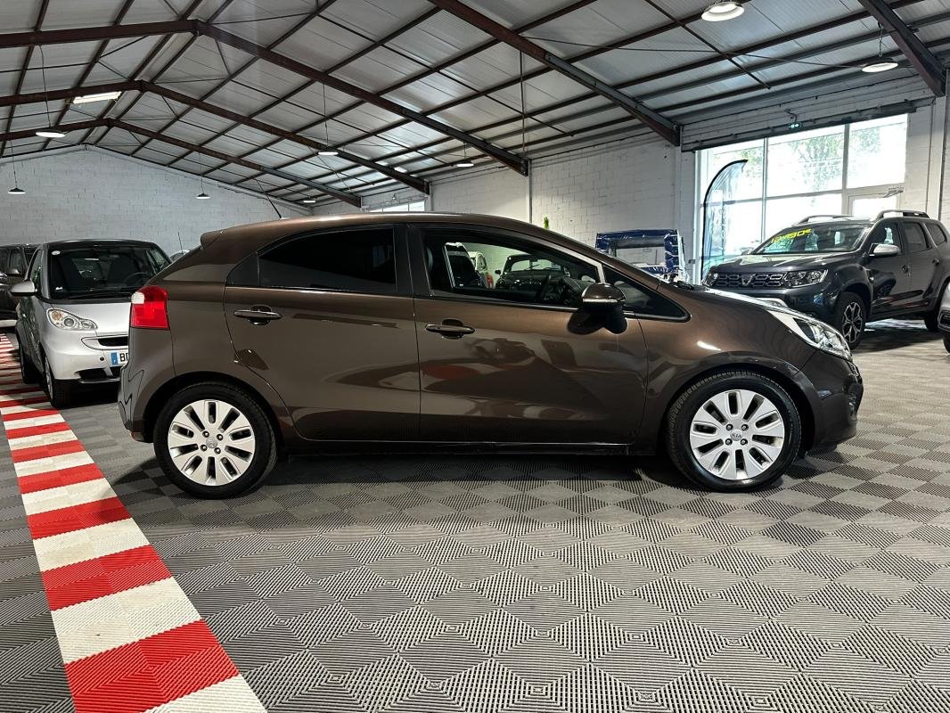 Kia Rio - Photo 7